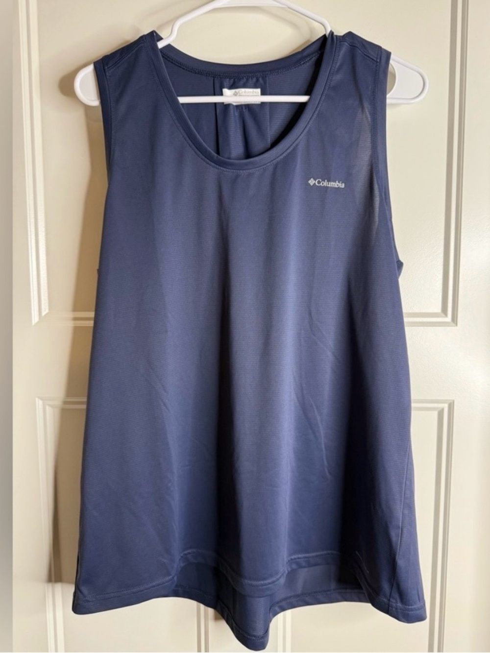 Women’s Columbia Navy Blue Sleeveless Relaxed Tank Top, XL
